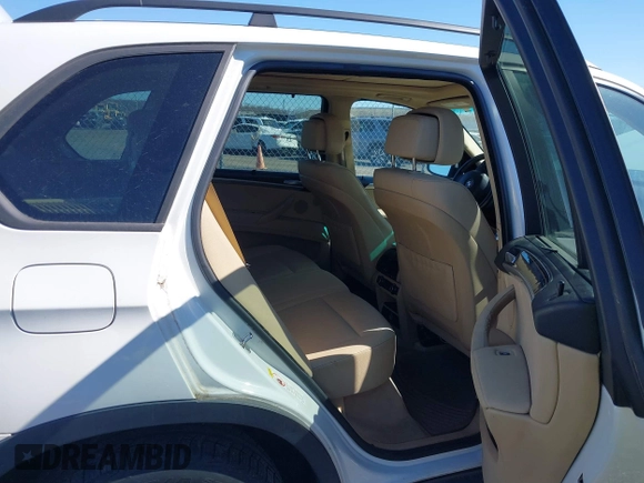 2008 BMW X5 3.0si with VIN 5UXFE43528L023170, listed as a IAAI auction lot 41892624 with 154,544 mi miles. Bid and sale history available at carsss.com. Image 8.
