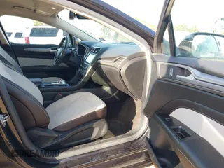 2020 Ford Fusion SE with VIN 3FA6P0HD9LR227405, listed as a IAAI auction lot 41724391 with 51,575 mi miles. Bid and sale history available at carsss.com. Image 5.