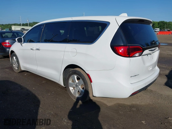2020 Chrysler Pacifica Touring with VIN 2C4RC1FG4LR135808, listed as a IAAI auction lot 42553096 with 152,942 mi miles and . Bid and sale history available at DreamBid. Image 3.