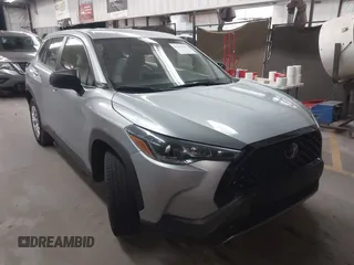 2022 Toyota Corolla Cross L z VIN 7MUAAABGXNV034491, wystawiony jako IAAI lot #41905895 z przebiegiem 67 252 mil mil oraz . Historia ofert i sprzedaży dostępna na DreamBid. Obrazek 1.