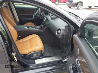 2019 Jaguar XJ z VIN SAJWA1CEXKMW22140, wystawiony jako IAAI lot #42113507 z przebiegiem 24 207 mil mil oraz . Historia ofert i sprzedaży dostępna na DreamBid. Obrazek 5.