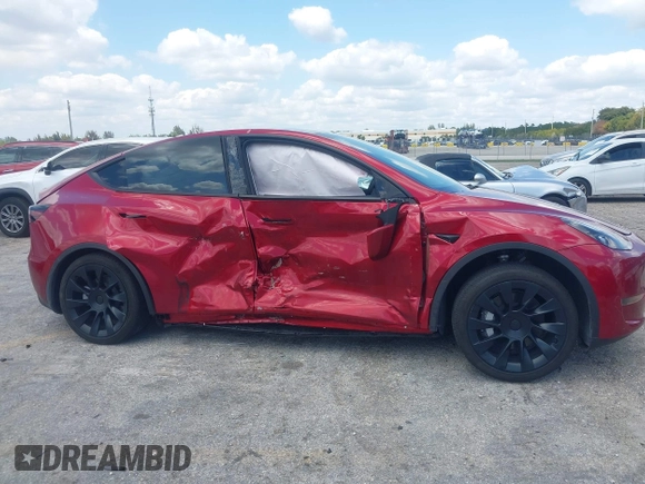 2024 Tesla Model Y с VIN 7SAYGDED7RF045410, выставлен на аукционе IAAI как лот 42000700 с пробегом 13 021 миль миль и . История ставок и продаж доступна на DreamBid. Изображение 14.