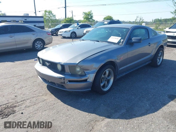 2006 Ford Mustang Standard with VIN 1ZVFT80N565132949, listed as a IAAI auction lot 41678186 with Not Provided miles. Bid and sale history available at carsss.com. Image 2.