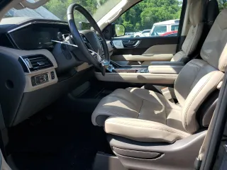 2022 Lincoln Navigator Reserve z VIN 5LMJJ2LT0NEL01129, wystawiony jako Copart lot #57594725 z przebiegiem 66 843 mil mil oraz Szkody całkowita. Historia ofert i sprzedaży dostępna na DreamBid. Obrazek 7.