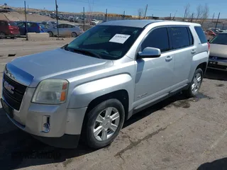2013 GMC Terrain SLE z VIN 2GKALMEK0D6119021, wystawiony jako IAAI lot #41854308 z przebiegiem 97 849 mil mil oraz . Historia ofert i sprzedaży dostępna na DreamBid. Obrazek 2.