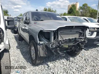 2024 Ram 2500 Laramie z VIN 3C6UR5FLXRG104906, wystawiony jako Copart lot #55327515 z przebiegiem 23 990 mil mil oraz Szkoda całkowita • Salvage title. Historia ofert i sprzedaży dostępna na DreamBid. Obrazek 4.