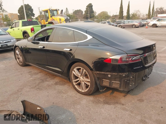 2013 Tesla Model S with VIN 5YJSA1CN3DFP06986, listed as a IAAI auction lot 41271801 with 150,307 mi miles and . Bid and sale history available at DreamBid. Image 3.