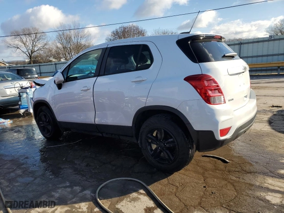 2020 Chevrolet Trax LS with VIN KL7CJKSB6LB091575, listed as a Copart auction lot 84514104 with 27,454 mi miles and Salvage Title. Bid and sale history available at carsss.com. Image 2.