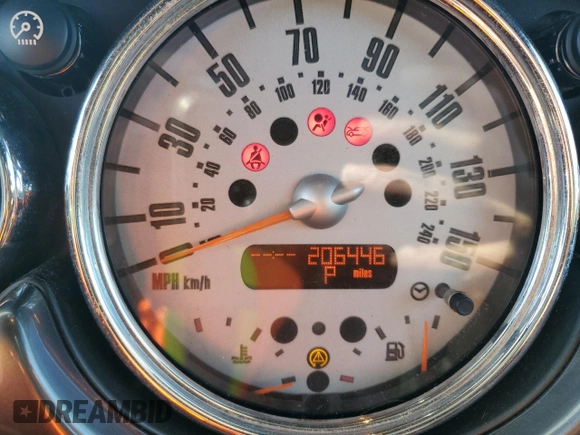 2008 MINI Convertible S with VIN WMWRH33548TL96210, listed as a Copart auction lot 86921934 with 206,446 mi miles and Salvage title. Bid and sale history available at DreamBid. Image 9.