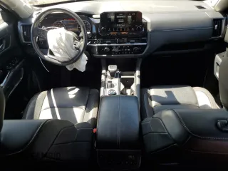 2022 Nissan Pathfinder SL z VIN 5N1DR3CD0NC242991, wystawiony jako Copart lot #55023345 z przebiegiem 37 098 mil mil oraz Szkody całkowita. Historia ofert i sprzedaży dostępna na DreamBid. Obrazek 8.