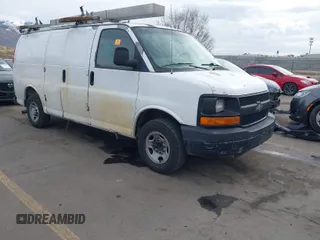 2007 Chevrolet Express Cargo Van with VIN 1GCGG25VX71142791, listed as a IAAI auction lot 41499942 with 235,223 mi miles. Bid and sale history available at carsss.com. Image 1.