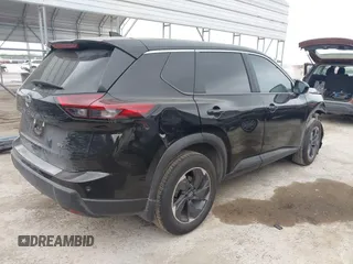2024 Nissan Rogue SV z VIN 5N1BT3BA8RC760241, wystawiony jako IAAI lot #41956311 z przebiegiem 6 302 mil mil oraz . Historia ofert i sprzedaży dostępna na DreamBid. Obrazek 4.