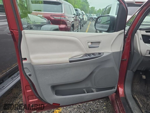 2020 Toyota Sienna LE with VIN 5TDJZ3DC5LS251503, listed as a IAAI auction lot 42610520 with 131,850 mi miles and . Bid and sale history available at DreamBid. Image 23.