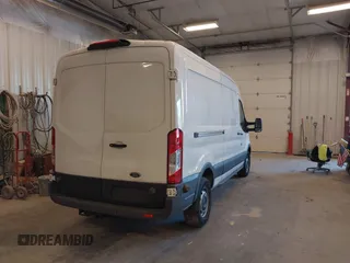 2018 Ford Transit z VIN 1FTBW2CM7JKA87273, wystawiony jako IAAI lot #42240277 z przebiegiem 80 226 mil mil oraz . Historia ofert i sprzedaży dostępna na DreamBid. Obrazek 4.