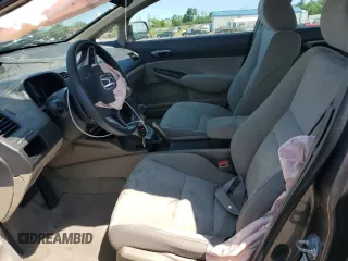 2009 Honda Civic LX z VIN 19XFA16559E020457, wystawiony jako Copart lot #58721185 z przebiegiem Nie podano mil oraz Szkoda całkowita • Salvage title. Historia ofert i sprzedaży dostępna na DreamBid. Obrazek 7.