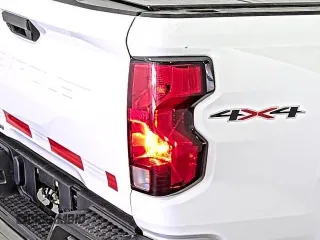2023 Chevrolet Colorado 4WD Work Truck z VIN 1GCGTBEC2P1200144, wystawiony jako IAAI lot #42626480 z przebiegiem 29 151 mil mil oraz . Historia ofert i sprzedaży dostępna na DreamBid. Obrazek 18.