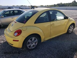 2007 Volkswagen New Beetle Coupe with VIN 3VWRG31C87M516477, listed as a Copart auction lot 70817964 with 135,320 mi miles and Clean Title. Bid and sale history available at carsss.com. Image 3.