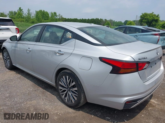 2024 Nissan Altima SV with VIN 1N4BL4DVXRN325709, listed as a IAAI auction lot 42483584 with 45,722 mi miles and . Bid and sale history available at DreamBid. Image 3.