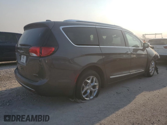 2018 Chrysler Pacifica Limited z VIN 2C4RC1GG8JR125231, wystawiony jako Copart lot #62753534 z przebiegiem Nie podano mil oraz Szkody całkowita. Historia ofert i sprzedaży dostępna na DreamBid. Obrazek 3.