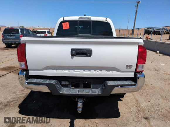 2017 Toyota Tacoma SR5 z VIN 5TFAZ5CN5HX048708, wystawiony jako Copart lot #53750475 z przebiegiem 104 861 mil mil oraz Szkody całkowita. Historia ofert i sprzedaży dostępna na DreamBid. Obrazek 6.