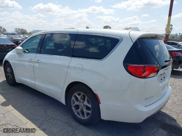 2019 Chrysler Pacifica Touring Plus with VIN 2C4RC1FG0KR629050, listed as a IAAI auction lot 41949260 with 143,879 mi miles. Bid and sale history available at carsss.com. Image 3.