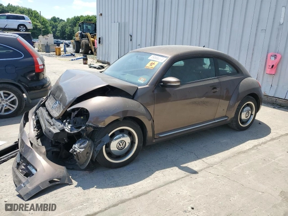 2012 Volkswagen Beetle 2.5L w/Sun PZEV with VIN 3VWJP7AT6CM606385, listed as a Copart auction lot 59566374 with 123,568 mi miles and Salvage Title. Bid and sale history available at carsss.com. Image 1.