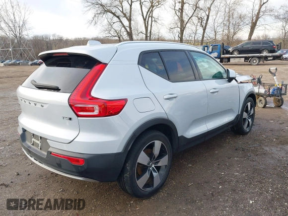 2021 Volvo XC40 Momentum with VIN YV4162UK2M2409330, listed as a IAAI auction lot 41206272 with 44,407 mi miles. Bid and sale history available at carsss.com. Image 4.