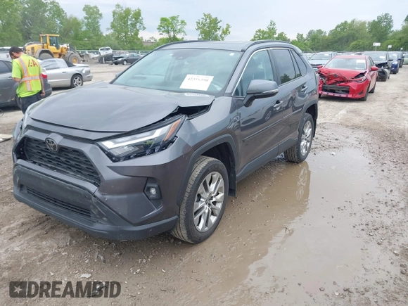 2024 Toyota RAV4 XLE Premium z VIN 2T3A1RFV9RC411142, wystawiony jako IAAI lot #42319590 z przebiegiem 18 585 mil mil oraz . Historia ofert i sprzedaży dostępna na DreamBid. Obrazek 17.