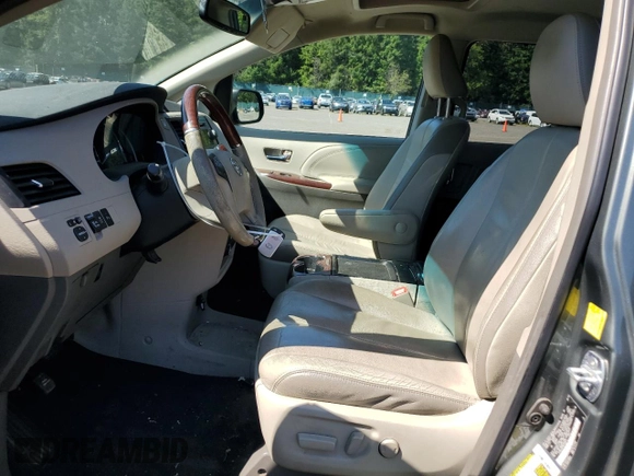 2011 Toyota Sienna XLE z VIN 5TDDK3DC9BS008017, wystawiony jako Copart lot #63872035 z przebiegiem 97 589 mil mil oraz Szkoda całkowita • Salvage title. Historia ofert i sprzedaży dostępna na DreamBid. Obrazek 7.