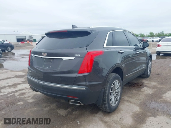 2017 Cadillac XT5 Luxury AWD z VIN 1GYKNDRS9HZ184992, wystawiony jako IAAI lot #41958484 z przebiegiem 124 941 mil mil oraz . Historia ofert i sprzedaży dostępna na DreamBid. Obrazek 4.