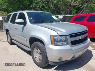 2010 Chevrolet Tahoe LT z VIN 1GNUKBE02AR232359, wystawiony jako IAAI lot #41986087 z przebiegiem 171 231 mil mil oraz . Historia ofert i sprzedaży dostępna na DreamBid. Obrazek 1.