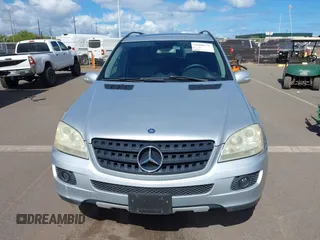 2006 Mercedes-Benz M 350 z VIN 4JGBB86E96A005068, wystawiony jako IAAI lot #42408575 z przebiegiem 140 265 mil mil oraz . Historia ofert i sprzedaży dostępna na DreamBid. Obrazek 6.