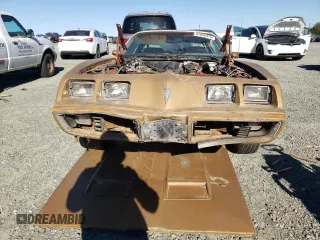 1981 Pontiac Firebird z VIN 1G2AV87W4BL126107, wystawiony jako Copart lot #87655375 z przebiegiem 619 341 mil mil oraz Tytuł czysty. Historia ofert i sprzedaży dostępna na DreamBid. Obrazek 5.