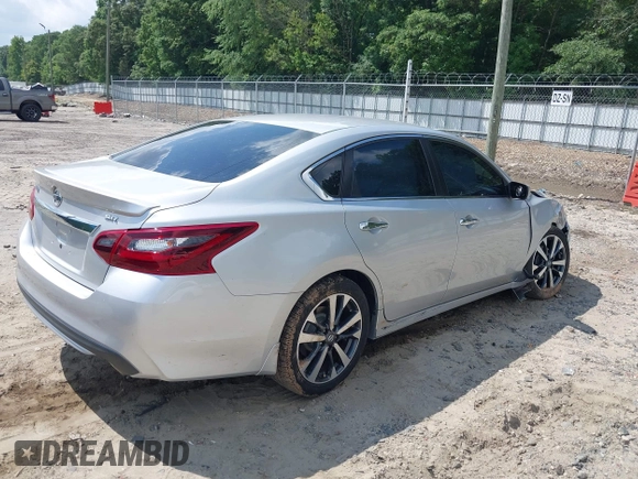 2017 Nissan Altima SR z VIN 1N4AL3AP8HC257299, wystawiony jako IAAI lot #42312909 z przebiegiem 50 154 mil mil oraz . Historia ofert i sprzedaży dostępna na DreamBid. Obrazek 4.