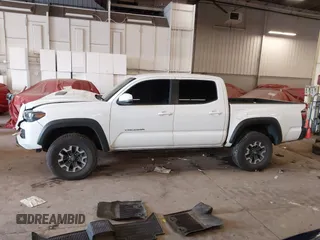 2021 Toyota Tacoma SR z VIN 5TFCZ5AN1MX268370, wystawiony jako IAAI lot #41922632 z przebiegiem 50 358 mil mil oraz . Historia ofert i sprzedaży dostępna na DreamBid. Obrazek 14.