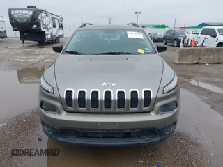 2017 Jeep Cherokee Altitude with VIN 1C4PJLABXHW613975, listed as a IAAI auction lot 42122784 with 101,626 mi miles and . Bid and sale history available at DreamBid. Image 12.