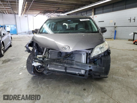 2011 Toyota Sienna LE AAS z VIN 5TDKK3DC2BS064579, wystawiony jako Copart lot #56754655 z przebiegiem 187 387 mil mil oraz Czysty tytuł • Clean title. Historia ofert i sprzedaży dostępna na DreamBid. Obrazek 5.