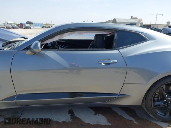 2021 Chevrolet Camaro 1LT z VIN 1G1FB1RX9M0125698, wystawiony jako IAAI lot #41824653 z przebiegiem 69 365 mil mil oraz . Historia ofert i sprzedaży dostępna na DreamBid. Obrazek 15.