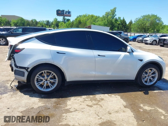 2020 Tesla Model Y Long Range z VIN 5YJYGDEE0LF035248, wystawiony jako IAAI lot #42162191 z przebiegiem 115 533 mil mil oraz . Historia ofert i sprzedaży dostępna na DreamBid. Obrazek 14.