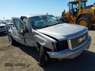 2008 GMC Sierra Denali z VIN 2GTEK638681283475, wystawiony jako IAAI lot #40102217 z przebiegiem 179 733 mil mil oraz . Historia ofert i sprzedaży dostępna na DreamBid. Obrazek 6.