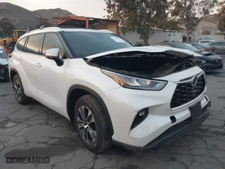 2020 Toyota Highlander XLE with VIN 5TDHZRAH8LS510065, listed as a IAAI auction lot 41252009 with 34,895 mi miles. Bid and sale history available at carsss.com. Image 1.
