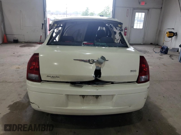 2005 Chrysler 300 300 z VIN 2C3AA43R35H584162, wystawiony jako Copart lot #57164895 z przebiegiem Nie podano mil oraz Szkoda całkowita • Salvage title. Historia ofert i sprzedaży dostępna na DreamBid. Obrazek 6.