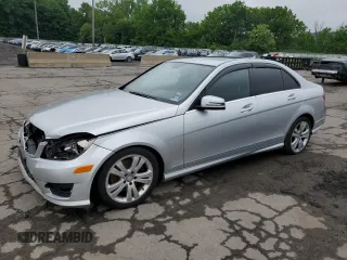 2013 Mercedes-Benz C 300 Sport z VIN WDDGF8AB3DR287207, wystawiony jako Copart lot #61334605 z przebiegiem 131 575 mil mil oraz Szkoda całkowita • Salvage title. Historia ofert i sprzedaży dostępna na DreamBid. Obrazek 1.