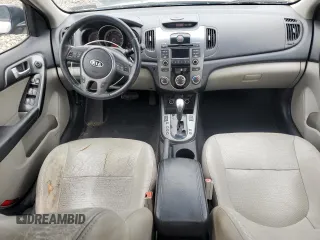 2010 Kia Forte EX z VIN KNAFU4A2XA5250756, wystawiony jako Copart lot #58743405 z przebiegiem 204 266 mil mil oraz Szkoda całkowita • Salvage title. Historia ofert i sprzedaży dostępna na DreamBid. Obrazek 8.