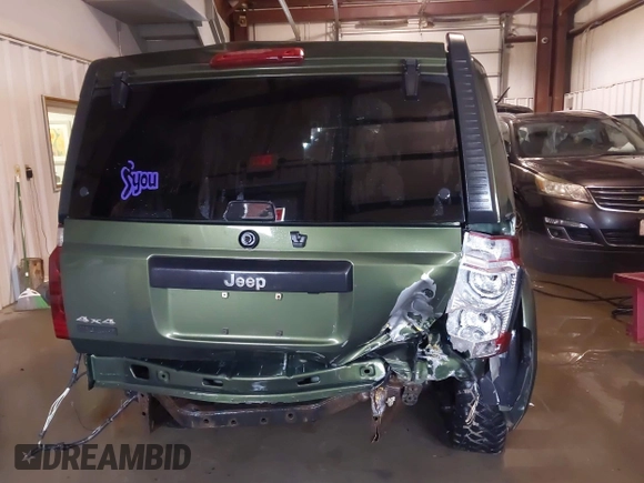 2007 Jeep Commander Sport z VIN 1J8HG48P17C545682, wystawiony jako IAAI lot #41369706 z przebiegiem 187 900 mil mil oraz . Historia ofert i sprzedaży dostępna na DreamBid. Obrazek 17.