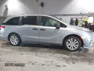 2018 Honda Odyssey LX with VIN 5FNRL6H21JB067863, listed as a IAAI auction lot 40432996 with 224,723 mi miles. Bid and sale history available at carsss.com. Image 13.