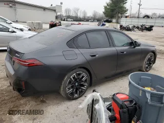 2024 BMW i5 M60 z VIN WBY43FK05RCR32052, wystawiony jako Copart lot #85559624 z przebiegiem 5 913 mil mil oraz Nie do naprawy • Non repairable. Historia ofert i sprzedaży dostępna na DreamBid. Obrazek 3.