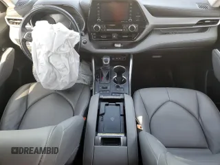 2021 Toyota Highlander XLE z VIN 5TDGZRBH5MS529734, wystawiony jako Copart lot #57189315 z przebiegiem 117 913 mil mil oraz Szkoda całkowita • Salvage title. Historia ofert i sprzedaży dostępna na DreamBid. Obrazek 8.