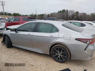 2024 Toyota Camry SE z VIN 4T1G11AK2RU211798, wystawiony jako IAAI lot #41613966 z przebiegiem 32 689 mil mil oraz . Historia ofert i sprzedaży dostępna na DreamBid. Obrazek 15.