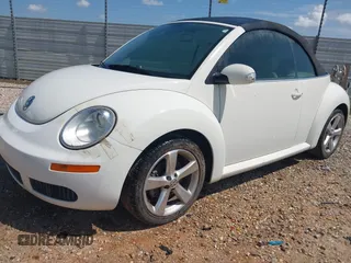 2007 Volkswagen Beetle Triple White with VIN 3VWFF31Y77M421510, listed as a IAAI auction lot 42682813 with 113,766 mi miles and . Bid and sale history available at DreamBid. Image 2.